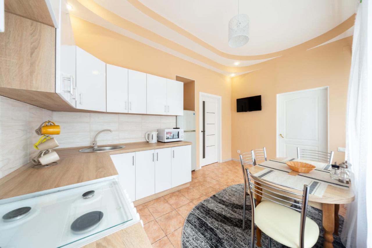 Apartment Center Of Odessa Exterior foto